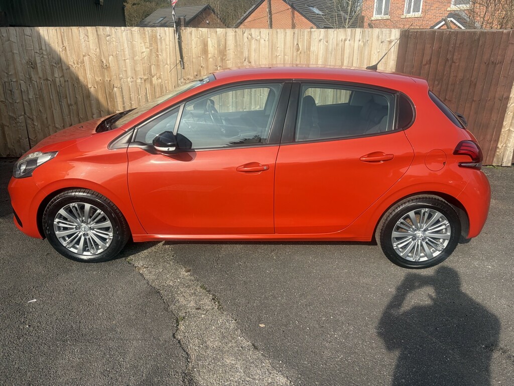 Peugeot 208 Hatchback 1.2 Puretech Active 2015 SK65KTV Orange #5