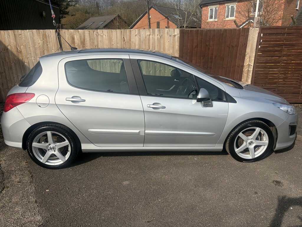 Peugeot 308 Hatchback 1.6 Vti Active 2013 Silver #2