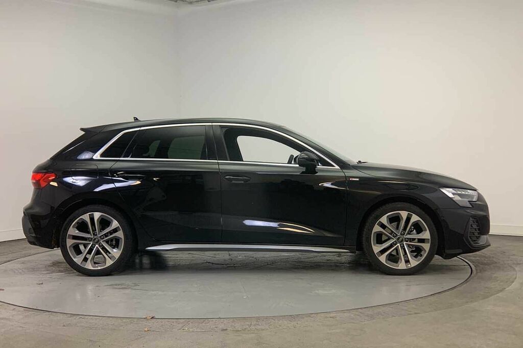 Audi A3 S Line 35 Tfsi 150 Ps 6-Speed - 2025 Black #4