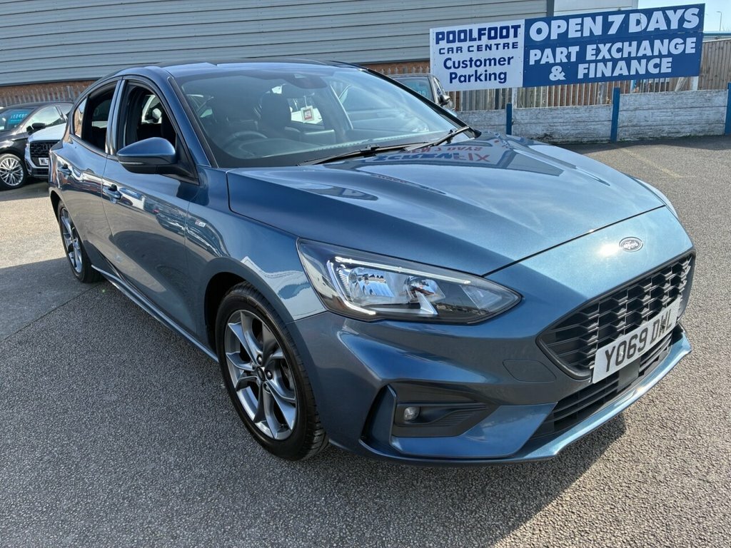 Ford Focus 1L St-line Blue