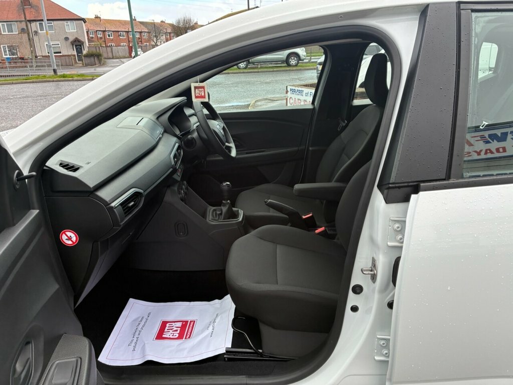 Dacia Sandero 1L Essential White #4