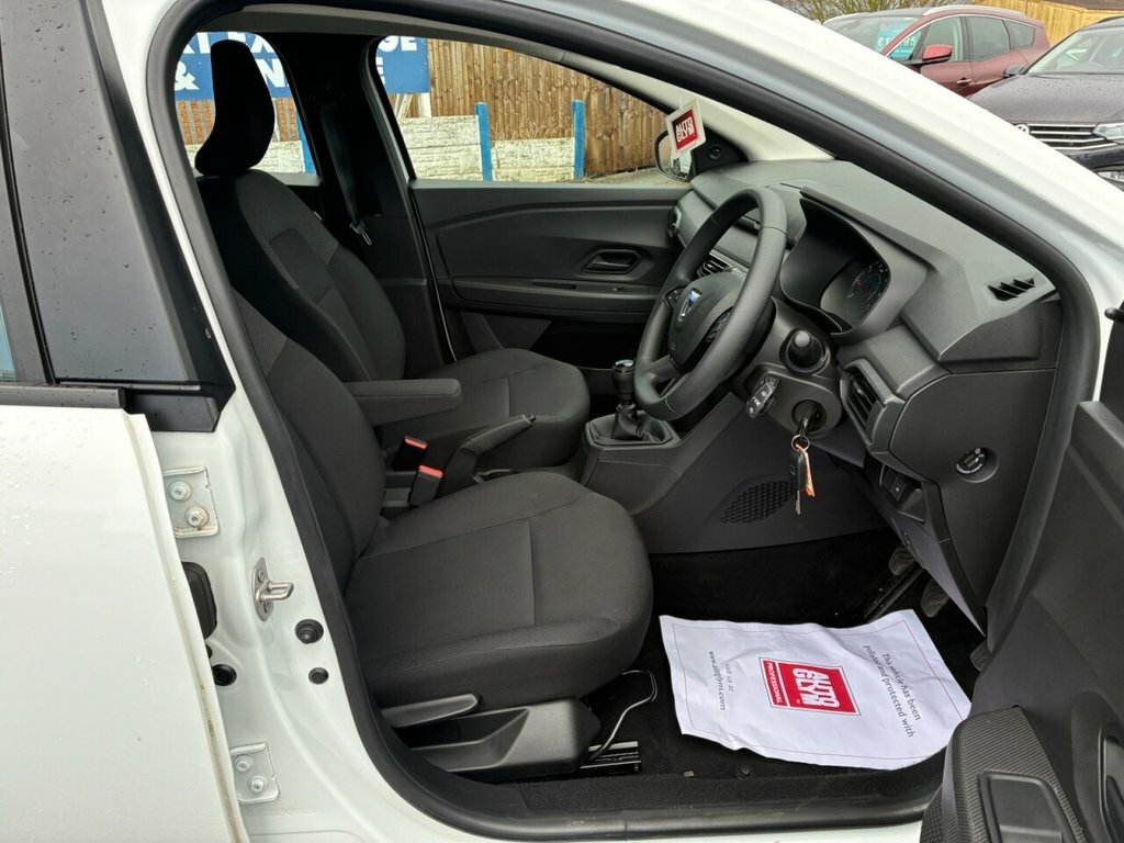 Dacia Sandero 1L Essential White #3