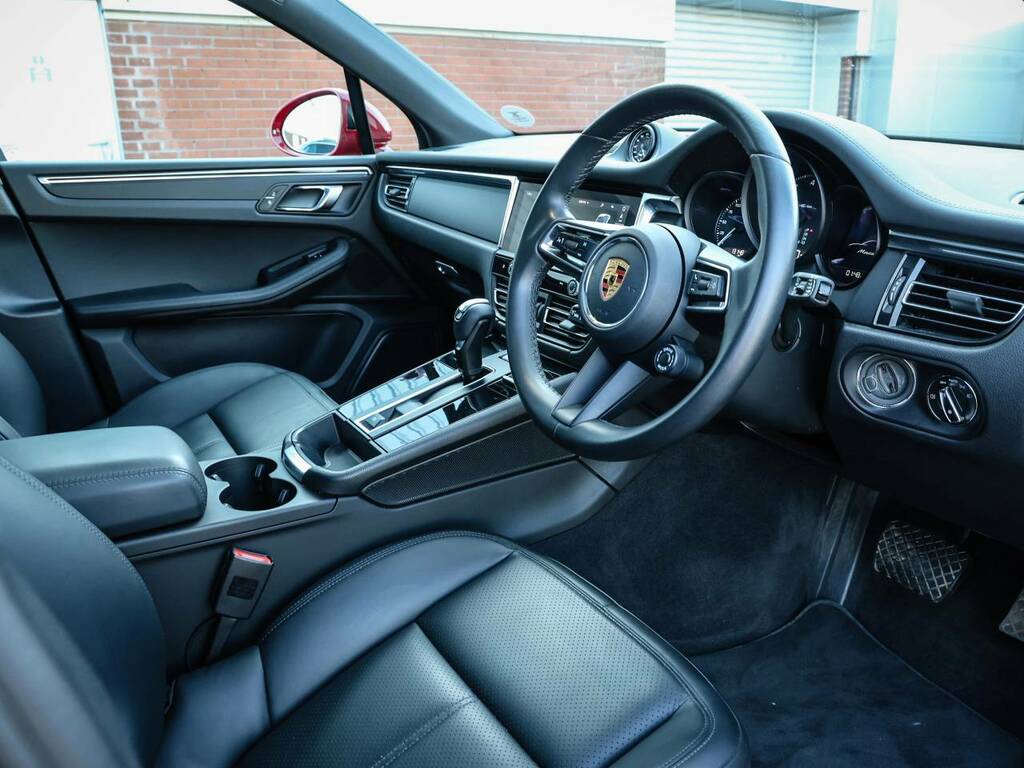 Porsche Macan My23 Red #4
