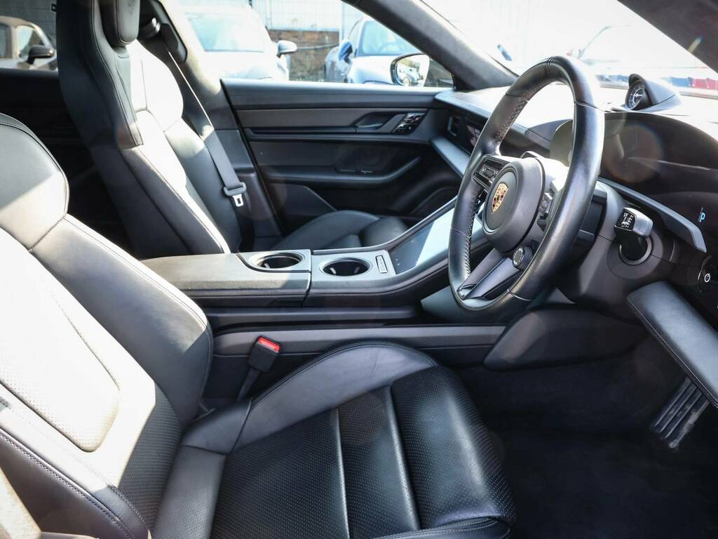 Porsche Taycan Turbo S #5