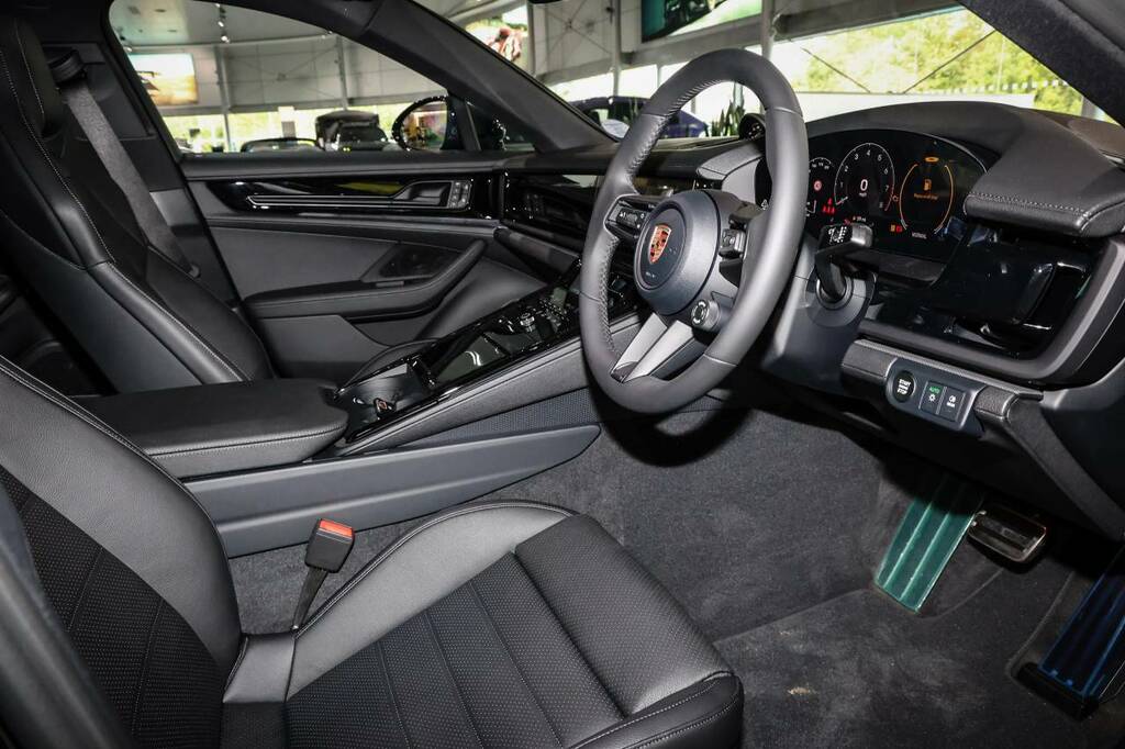 Porsche Panamera Saloon Black #4
