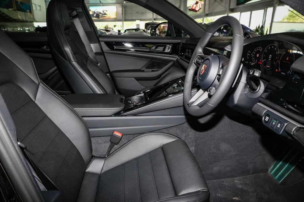 Porsche Panamera Saloon Black #5