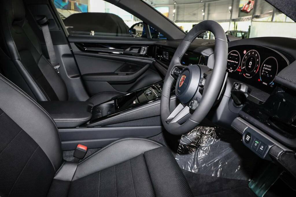 Porsche Panamera 4 Blue #5