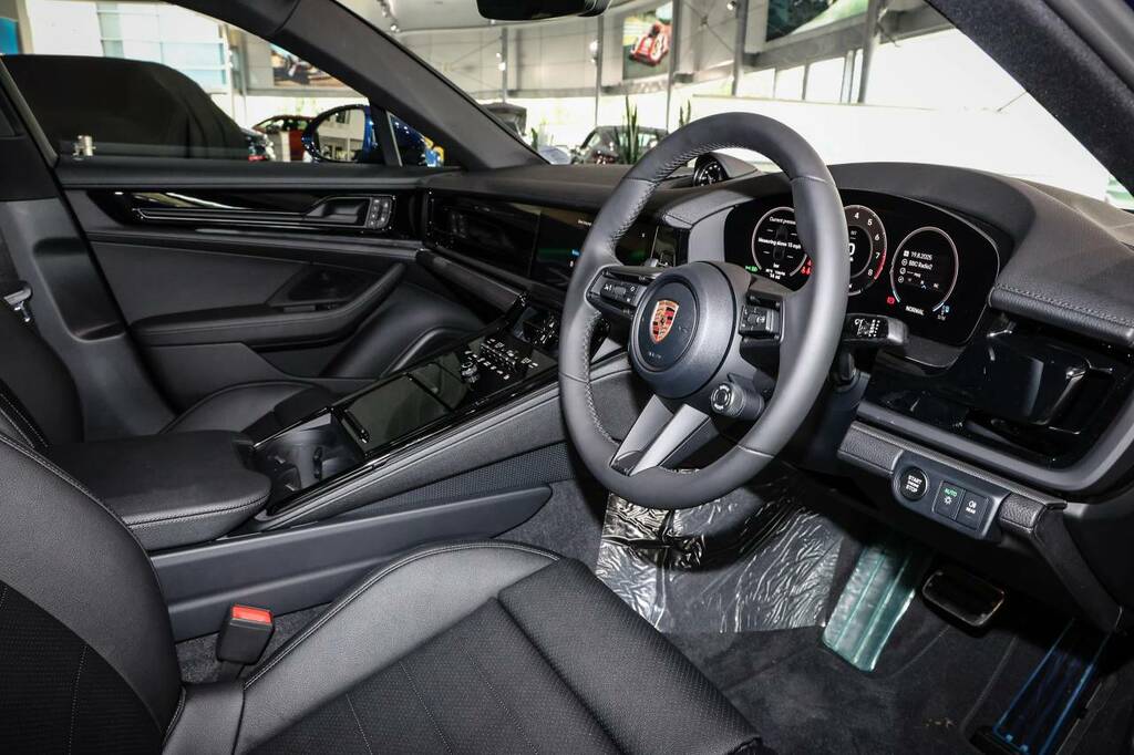 Porsche Panamera 4 Blue #4