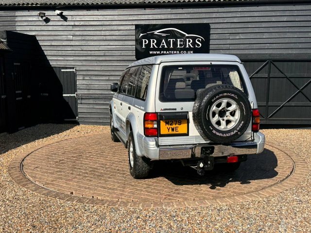 Mitsubishi Shogun Pajero Exceed M279YWE Silver #2
