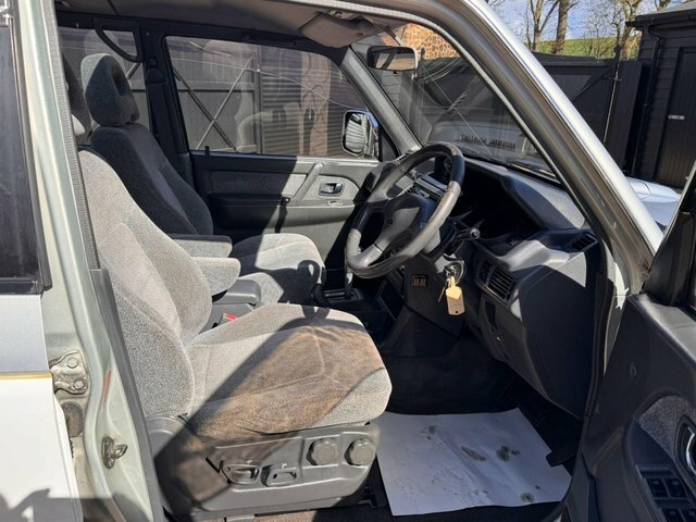Mitsubishi Shogun Pajero Exceed M279YWE Silver #5