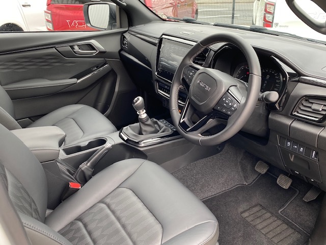 Isuzu D-Max Pickup MC75JZW White #3