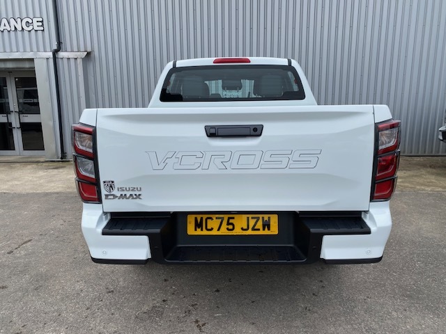 Isuzu D-Max Pickup MC75JZW White #6