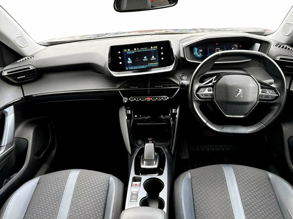Peugeot e-2008 Allure Black #6