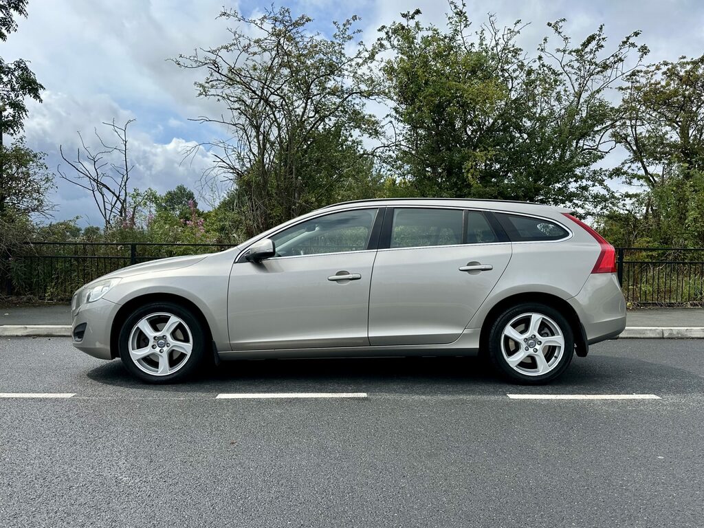 Volvo V60 2.0 D4 Se Nav Geartronic Euro 5 Ss 5D... Gold #4