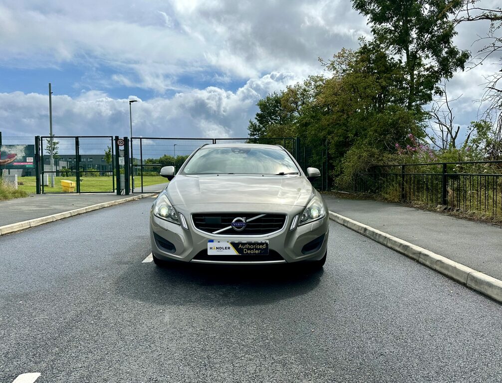 Volvo V60 2.0 D4 Se Nav Geartronic Euro 5 Ss 5D... Gold #2