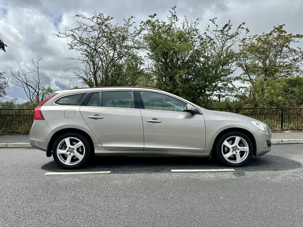 Volvo V60 2.0 D4 Se Nav Geartronic Euro 5 Ss 5D... Gold #6
