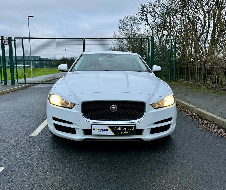 Jaguar XE 2.0D Prestige Euro 6 Ss White #4