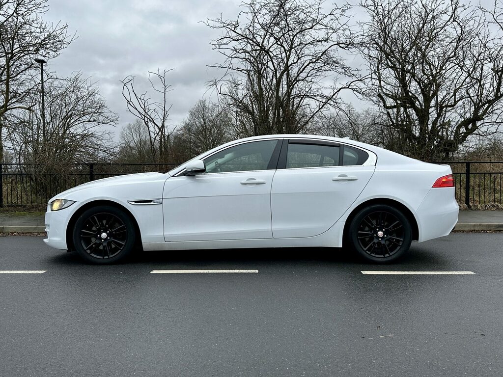 Jaguar XE 2.0D Prestige Euro 6 Ss White #5