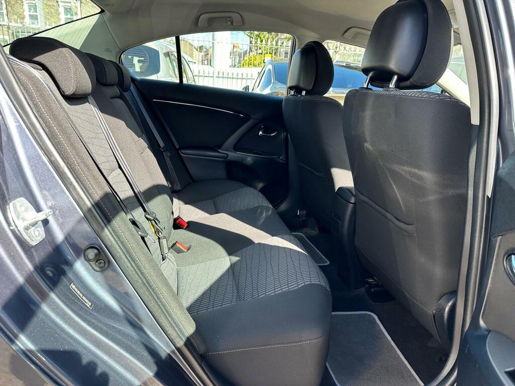 Toyota Avensis Saloon 1.8 V-matic Tr Multidrive Euro 5 2011 Blue #4
