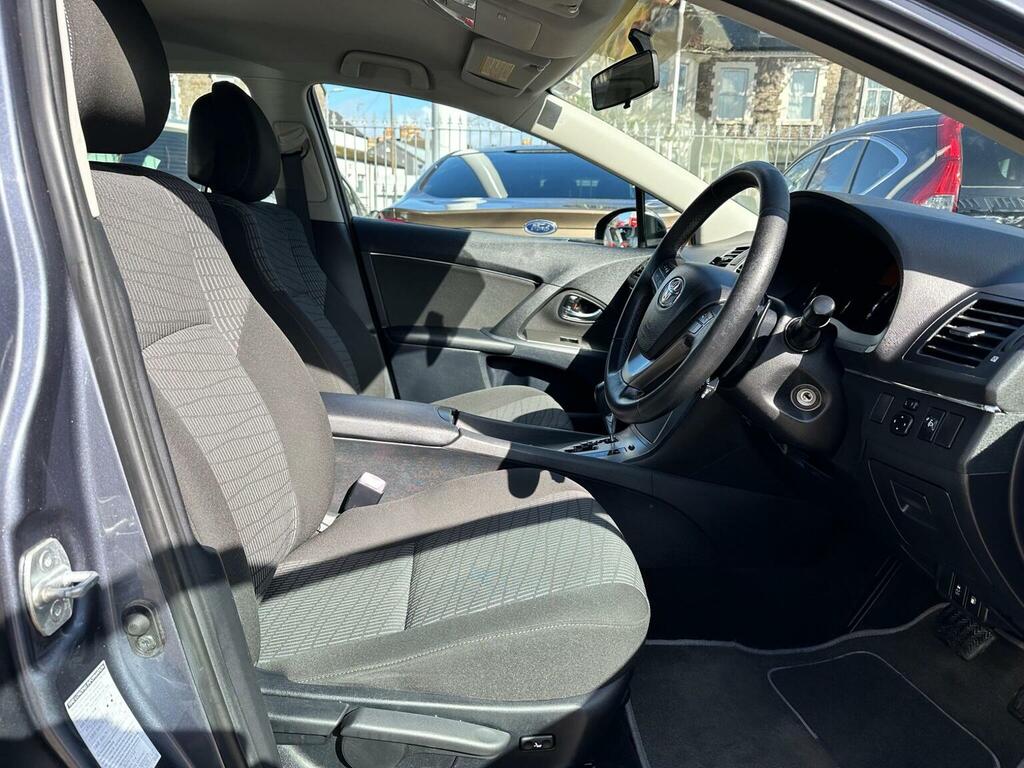 Toyota Avensis Saloon 1.8 V-matic Tr Multidrive Euro 5 2011 Blue #3