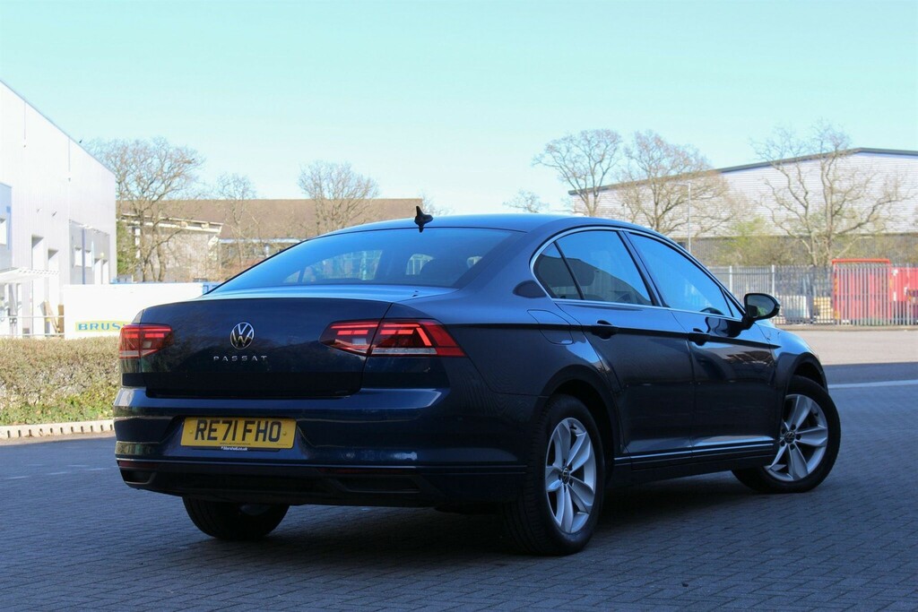 Volkswagen Passat 2.0 Tdi Evo Se Nav Dsg Euro 6 Ss RE71FHO #4