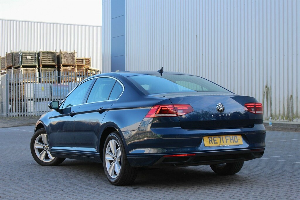 Volkswagen Passat 2.0 Tdi Evo Se Nav Dsg Euro 6 Ss RE71FHO #3