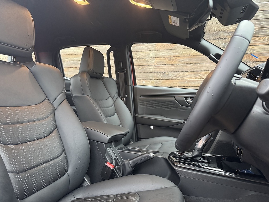 Isuzu D-Max V-cross Dcb  Orange #4