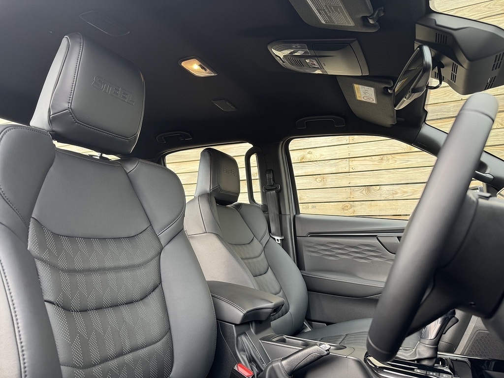 Isuzu D-Max V-cross Steel Grey #2