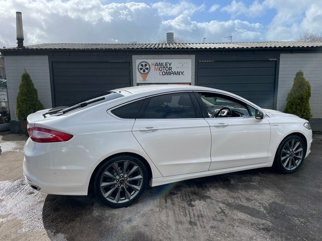 Ford Mondeo 2.0 Tdci Vignale Hatchback Powershift E HK67URG White #4