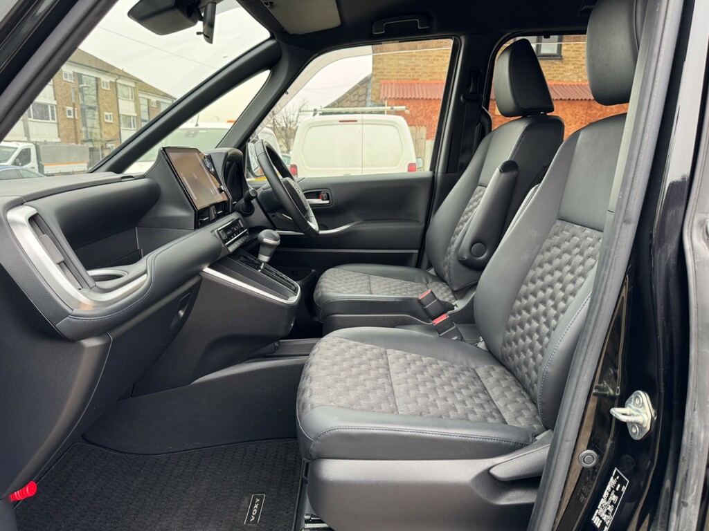 Toyota Voxy 2007 Registered. Imported In 2022 Silver #15
