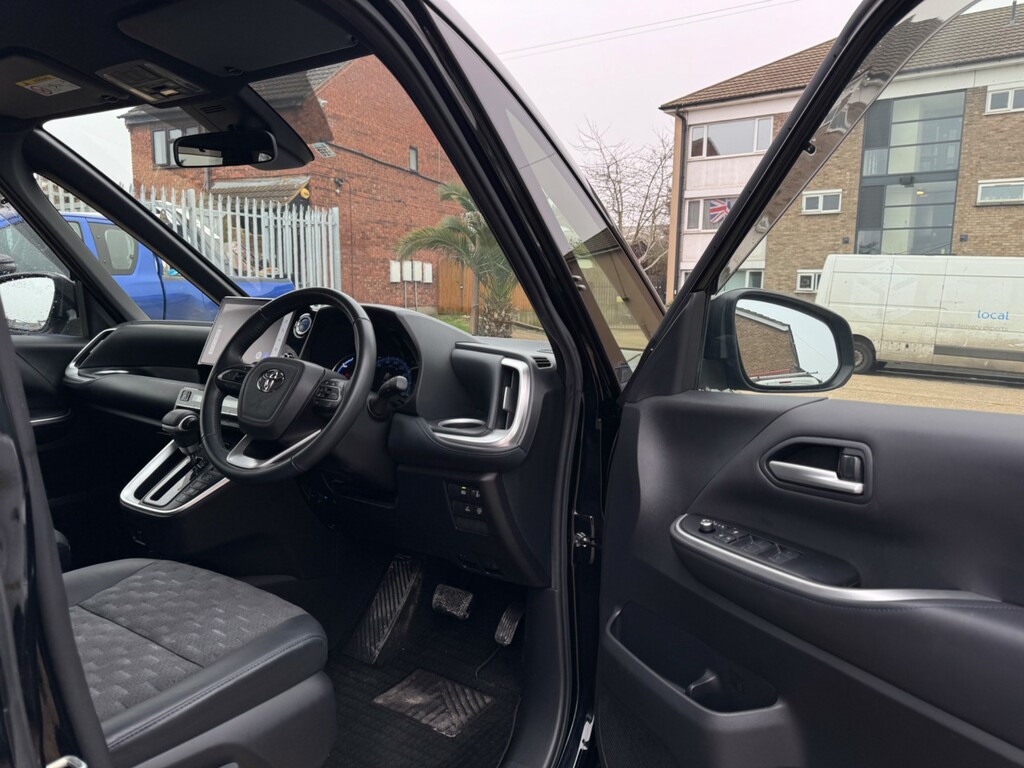 Toyota Voxy 2007 Registered. Imported In 2022 Silver #9