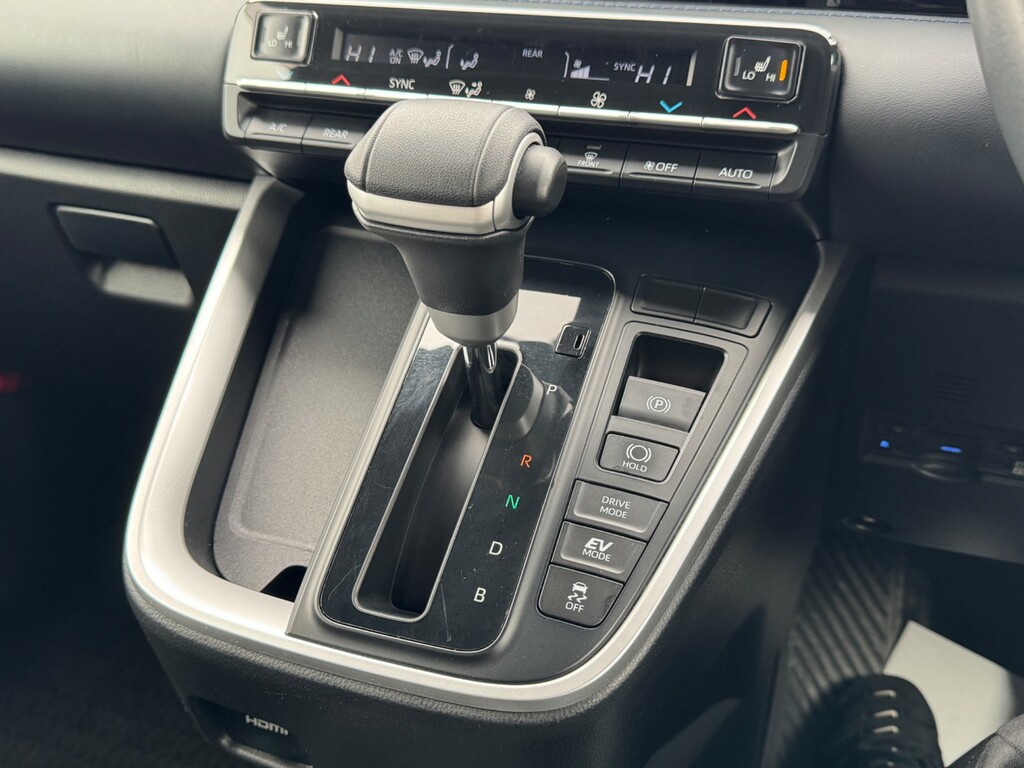 Toyota Voxy 2007 Registered. Imported In 2022 Silver #30