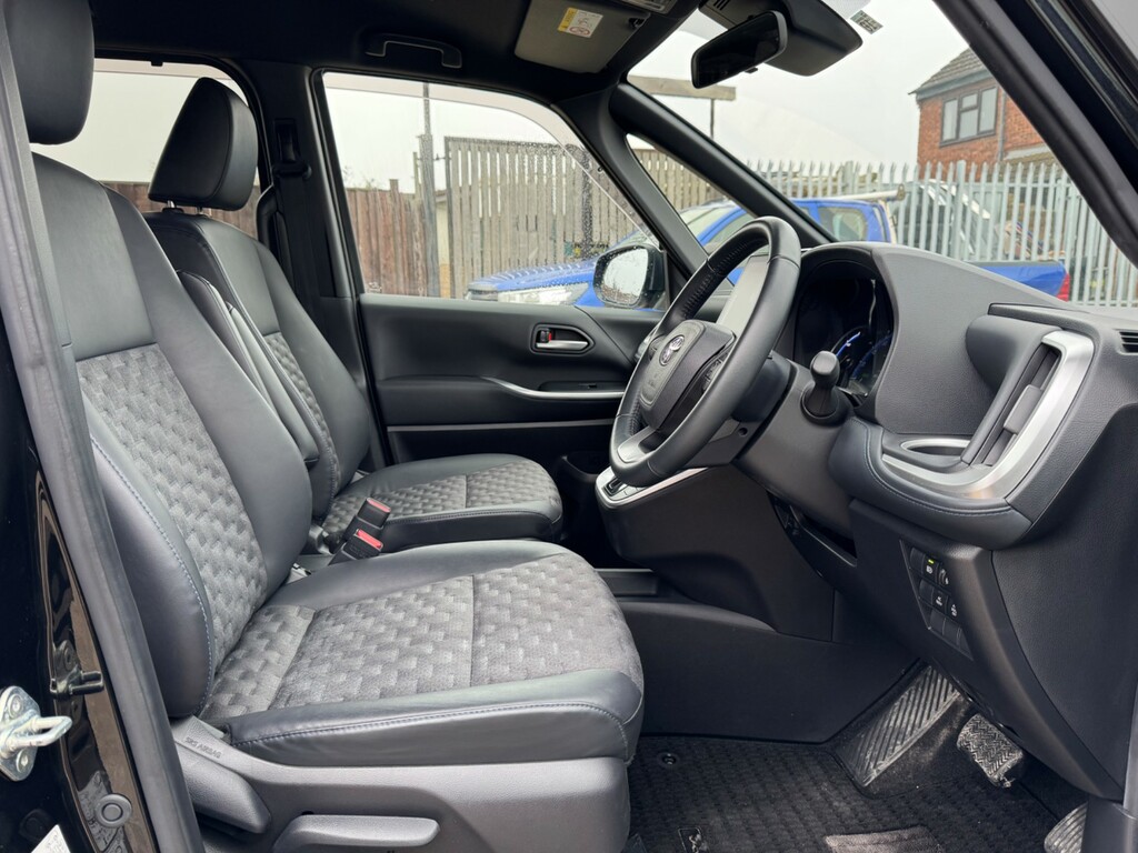 Toyota Voxy 2007 Registered. Imported In 2022 Silver #10