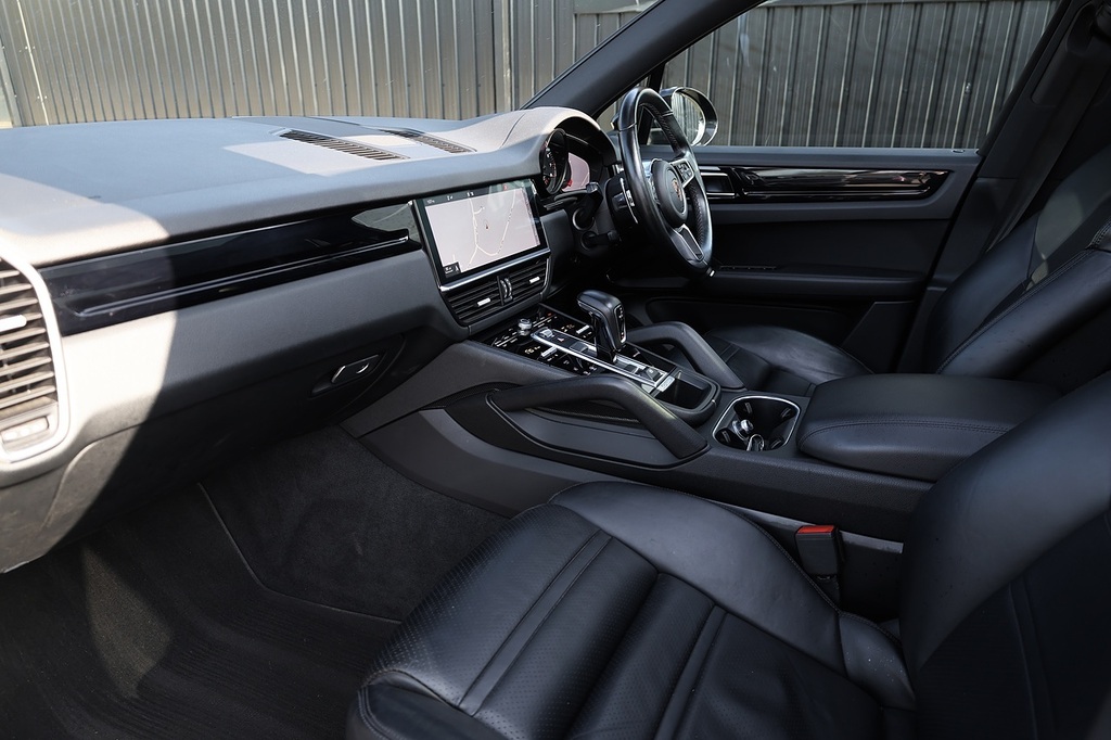 Porsche Cayenne Cayenne S LC18TXW Black #3