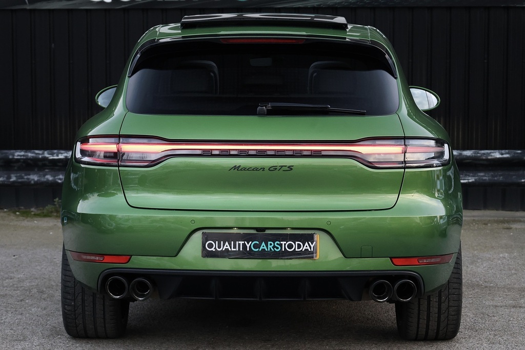 Porsche Macan Macan Gts SY70YYC Green #5