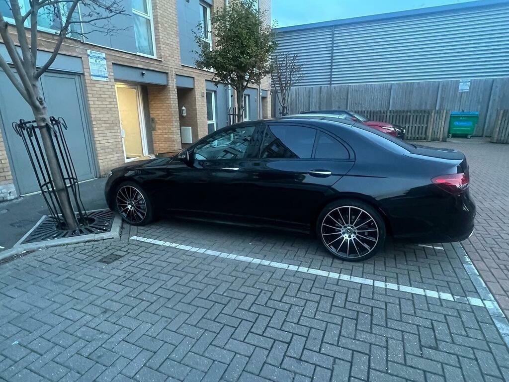 Mercedes-Benz E Class 2.0 E220d Amg Line Night Edition Premium Plus G- LM21VJA Black #3