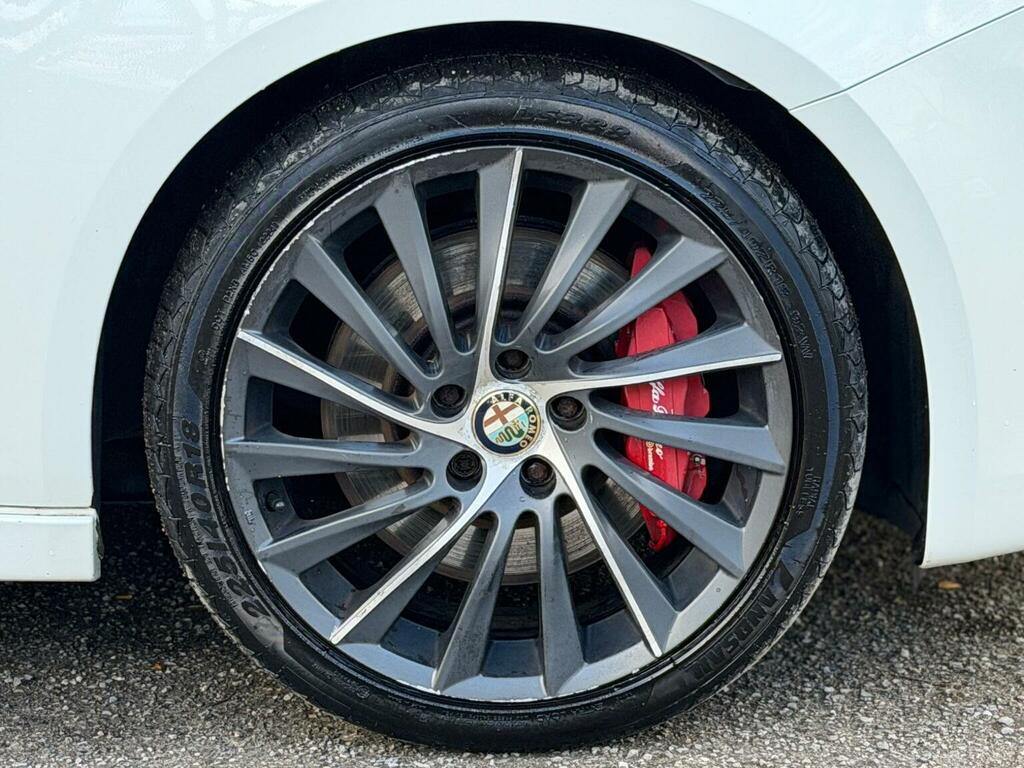 Alfa Romeo Giulietta 1750 Tbi Cloverleaf Euro 5 201161 White #4