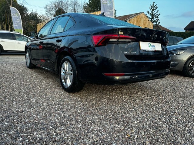 Skoda Octavia 1.5 Tsi Act Se Technology Hatchback Man GL70AFV Black #4