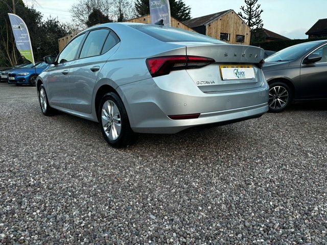 Skoda Octavia 1.5 Tsi Act Se Technology Hatchback Man GL70OXD Silver #4