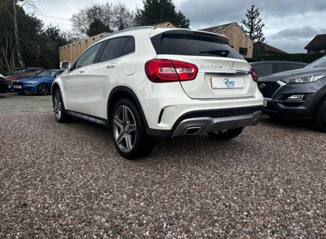 Mercedes-Benz GLA Class 2.1 Gla200d Amg Line Executive Suv Ma White #4