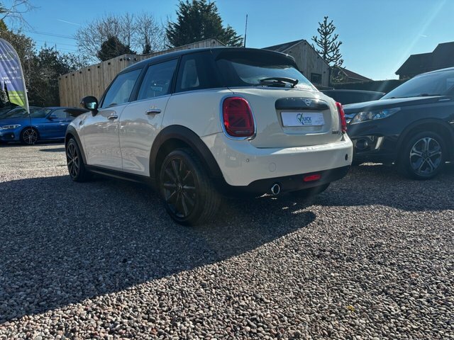 Mini Hatch 1.5 Cooper D Hatchback Euro 6 S SD18ZSO White #4