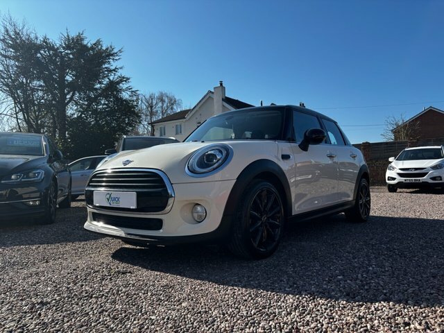 Mini Hatch 1.5 Cooper D Hatchback Euro 6 S SD18ZSO White #5