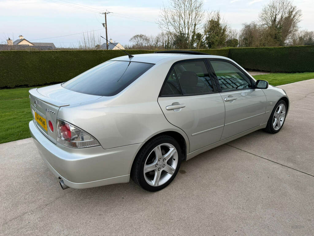 Lexus IS 200 2.0 Sport Silver #2