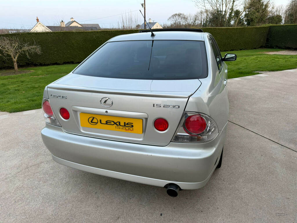 Lexus IS 200 2.0 Se Blue #11