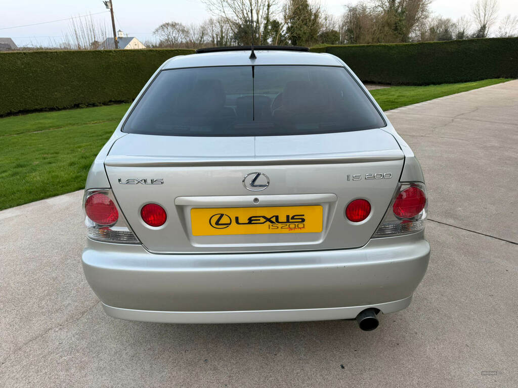 Lexus IS 200 2.0 Se Blue #7