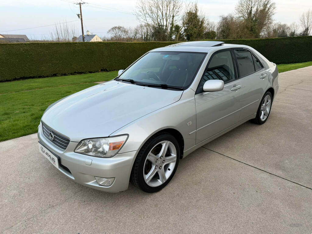 2001 Lexus IS