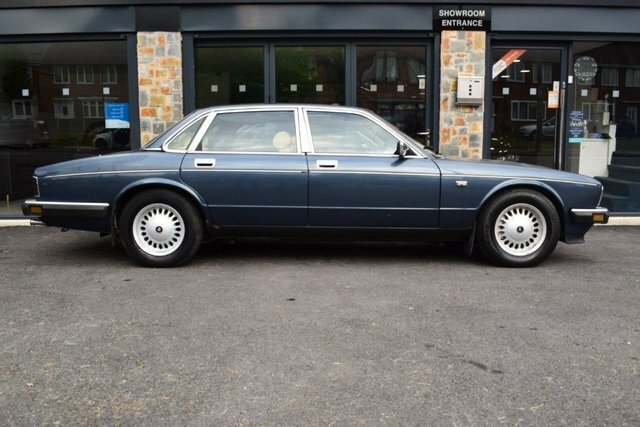 Daimler Sovereign 1989 4.0 4.0 235 Bhp Blue