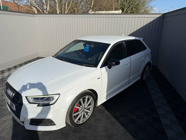 Audi A3 2018 1.5 Tfsi Cod Black Edition Sportback Petr White
