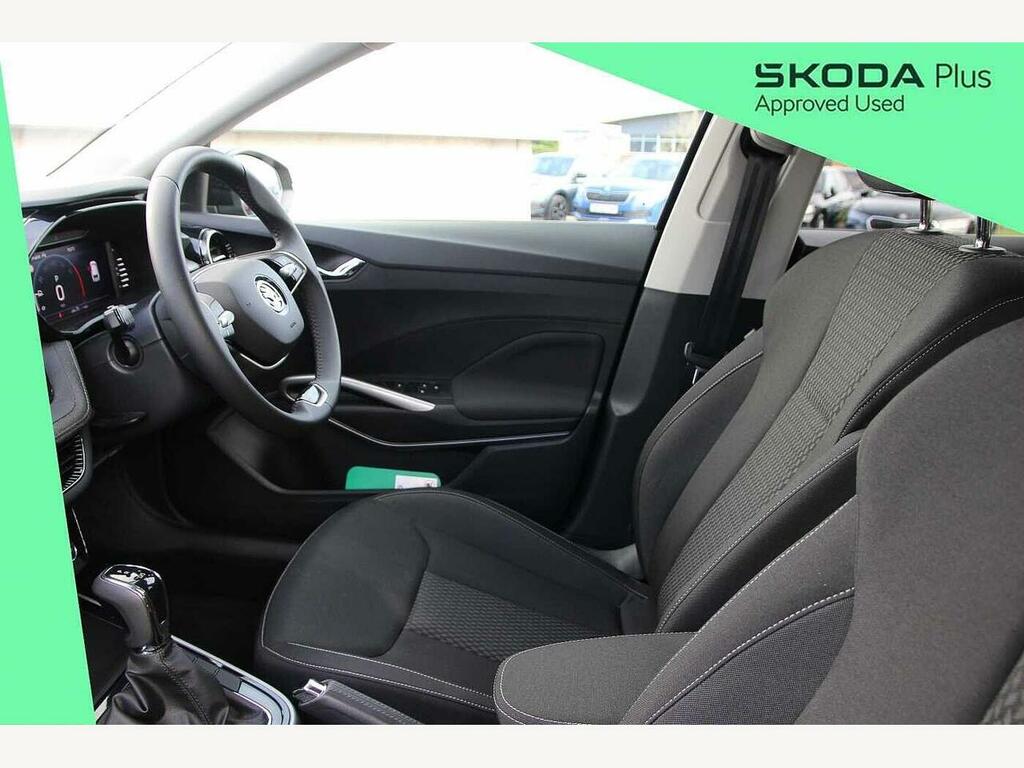 Skoda Fabia 2024 1.0 Tsi 116 Se L Dsg YT74FNC Black #2