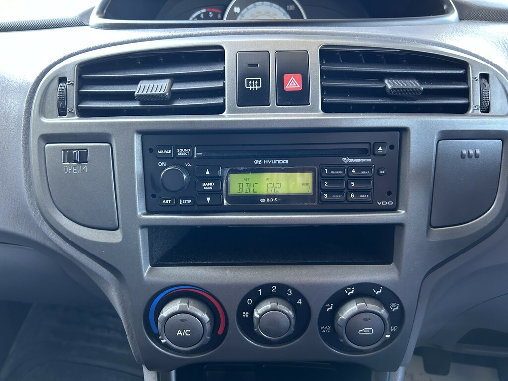 Hyundai Matrix Hatchback 1.6 White #12